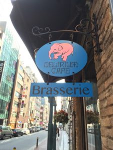 ピンクの象　ベルギービールとグリル料理　デリリウム　カフェ（Délirium Café）　ランチ　銀座5丁目